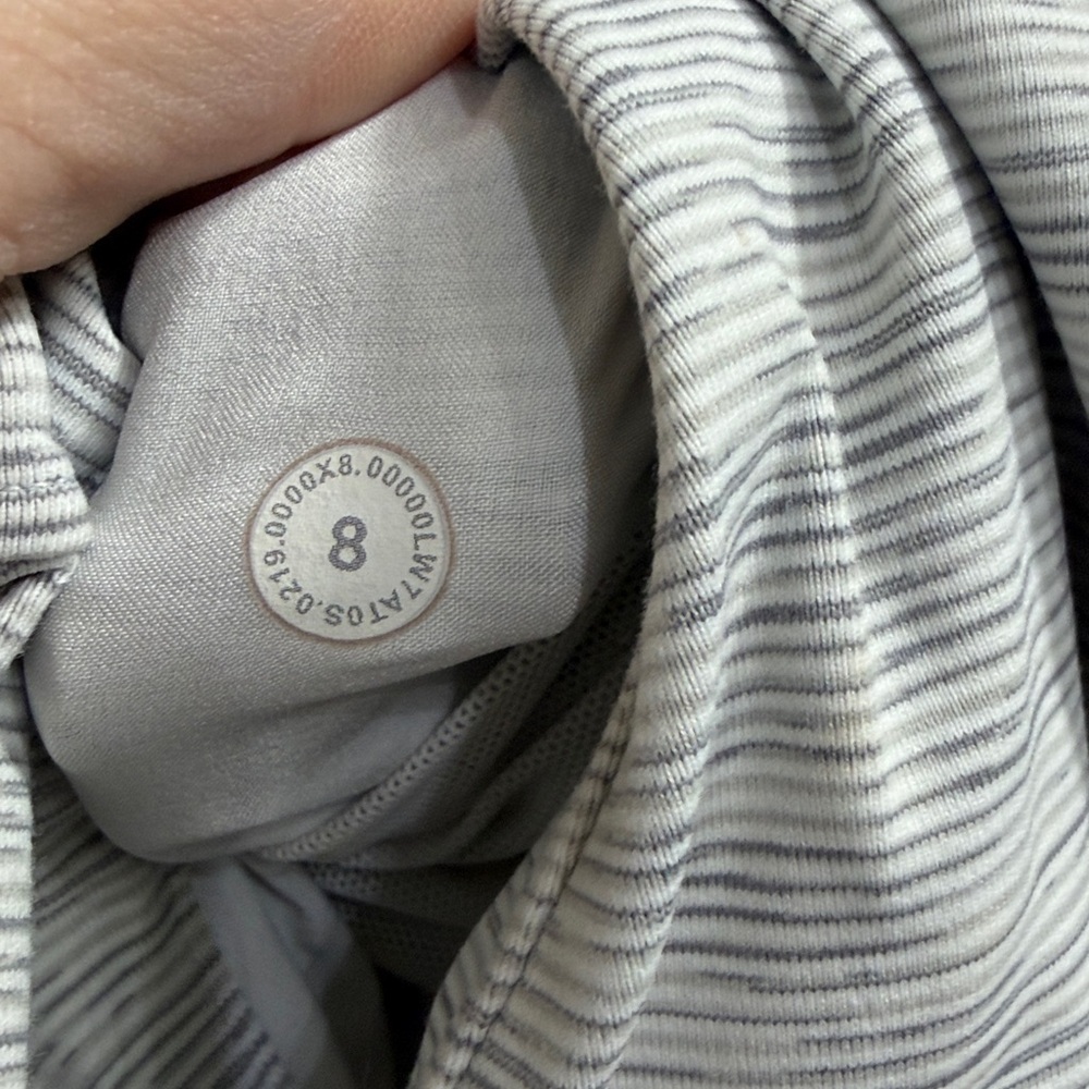 Lululemon Women’s On the Fly Shorts gray stripe size 8 - Picture 6 of 7
